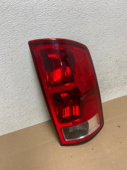 2002 to 2006 Dodge Ram 1500 Right passenger Rh side Tail Light AE4900 LK2