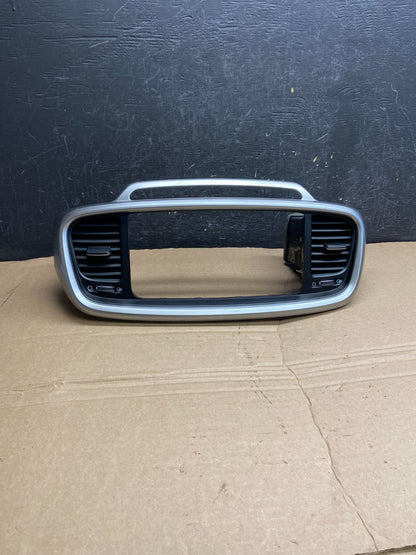 2016 - 2018 Kia Sorento Center Console Radio Air Vent Bezel Trim af1829 DG0