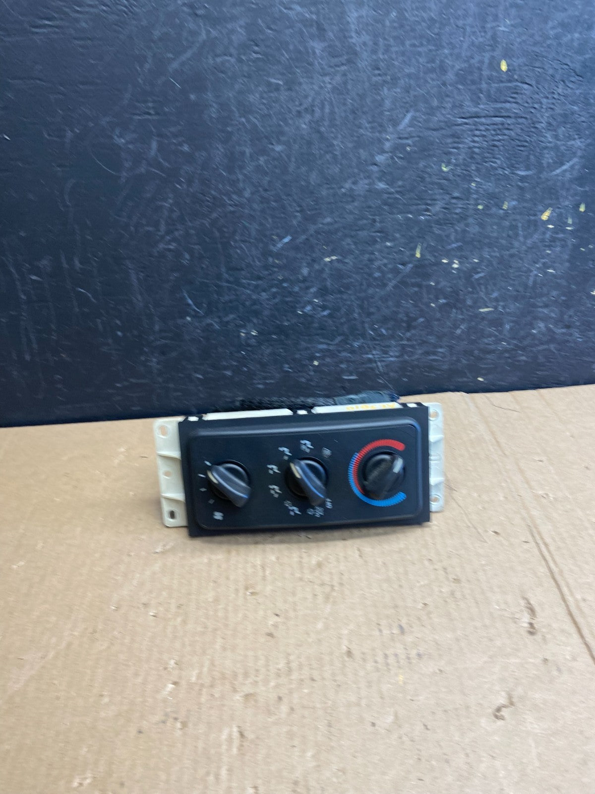 1998 - 2001 Dodge Ram 1500 2500 A/C Heater Climate Control AE3810 DG1