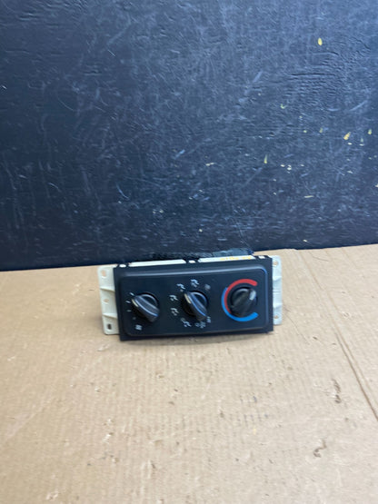 1998 - 2001 Dodge Ram 1500 2500 A/C Heater Climate Control AE3810 DG1