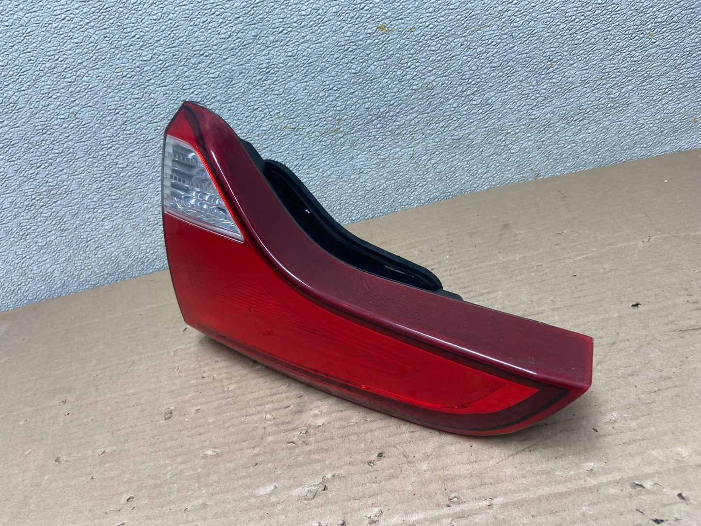2014 - 2015 Kia Sorento Right Passenger RH Side Inner Tail Light OEM AA8790 LK1