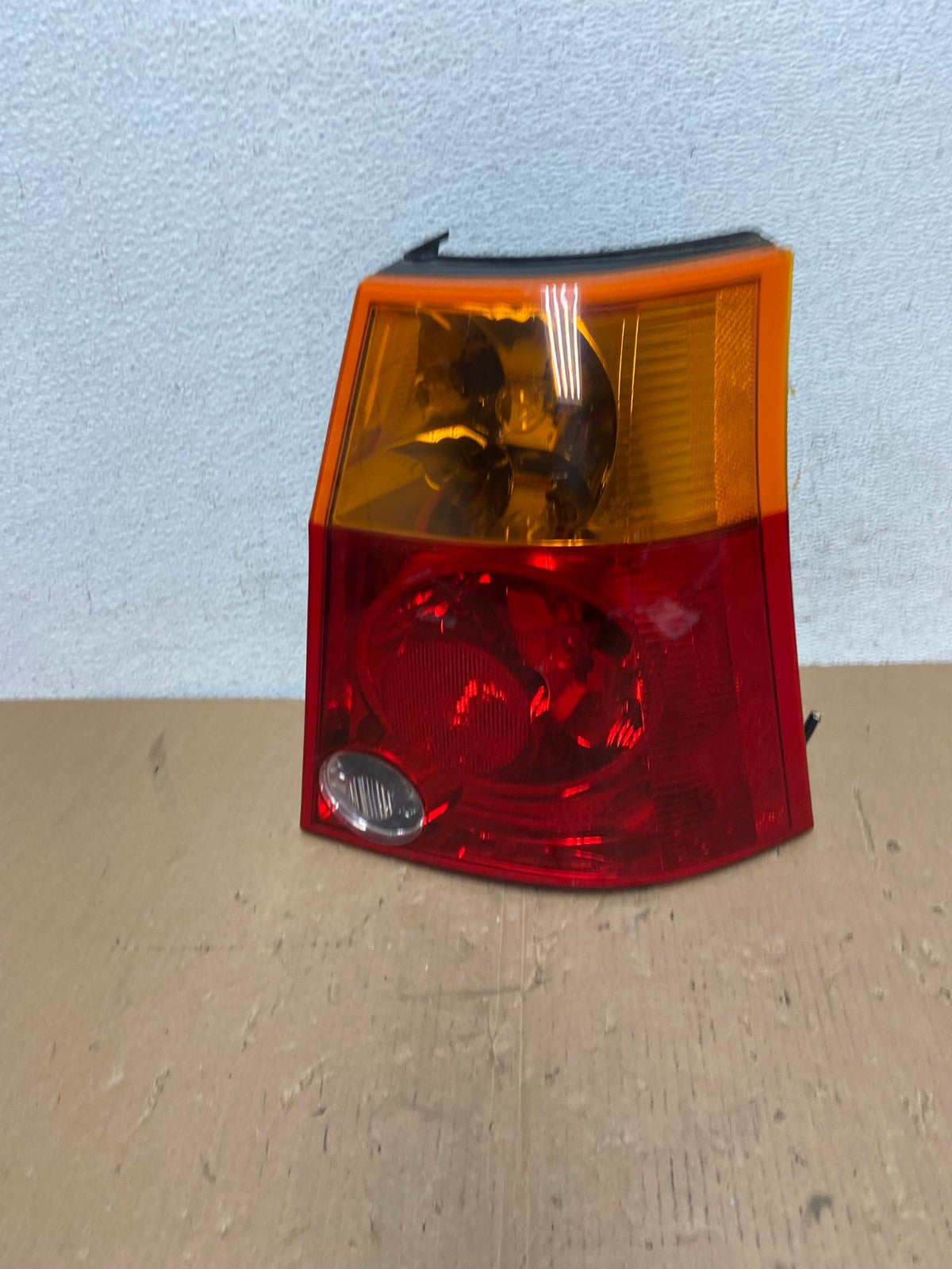 2004 to 2006 Chrysler Pacifica Right Passenger Rh Side Tail Light AD7976 LK0