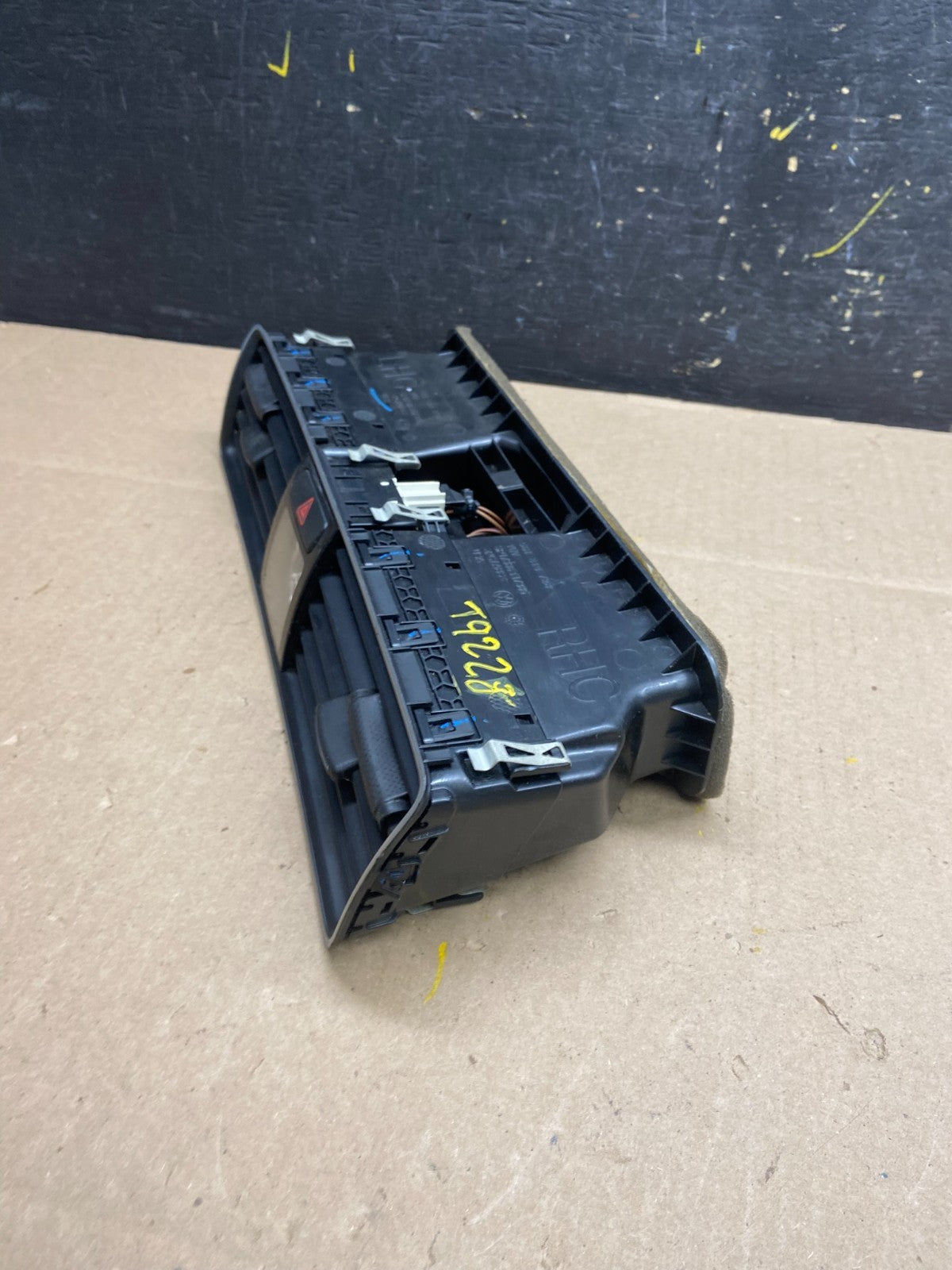 2012 - 2015 Volkswagen Passat Dash Dashboard Middle Center Air VentOEM  T9228 DG2