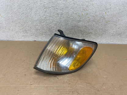 2001 to 2003 Toyota Sienna Turn Signal Left Driver LH Lamp AH9453 LK0