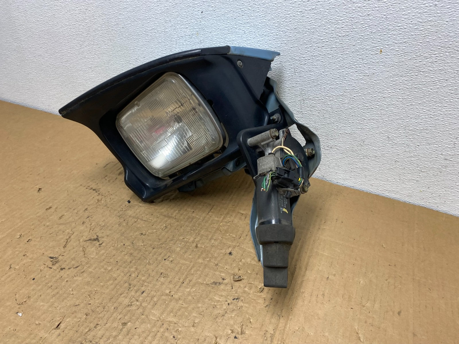 1990-1993 Toyota Celica Left Driver LH Headlight Complete With Motor AC8116 DW1