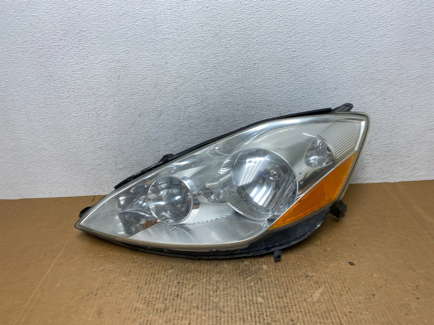 2006 to 2010 Toyota Sienna Left Driver Lh Side Headlight Halogen AE2592 DW0
