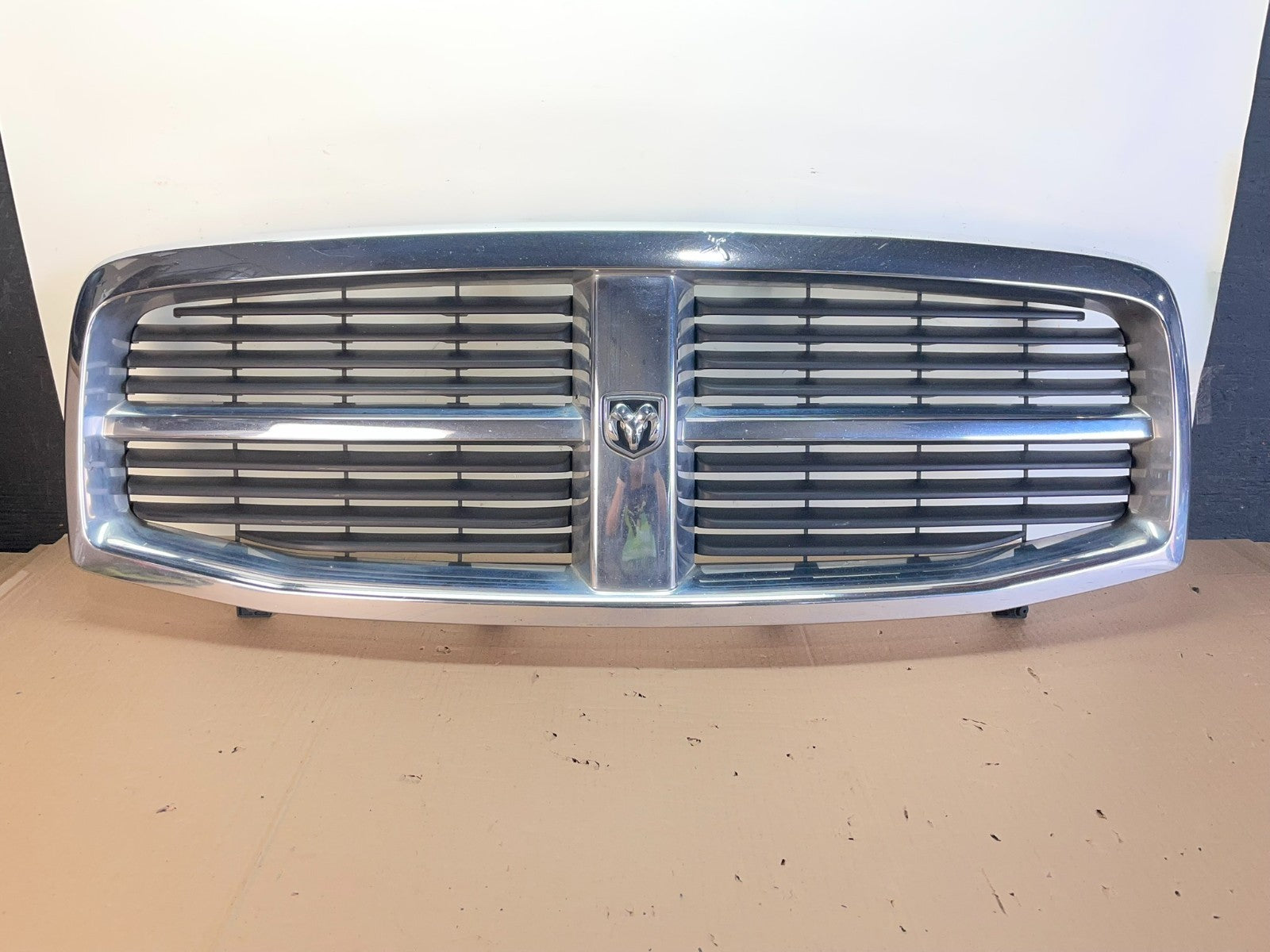 2004 to 2006 Dodge Durango Front Upper Chrome Grill Grille ag7707 DG0