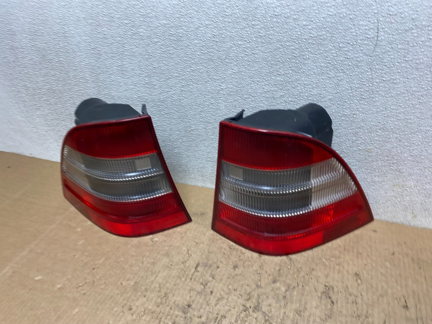 1998 1999 2000 2001 Mercedes ML320 ML-Class Left+Right Tail Lights W8025 DW1