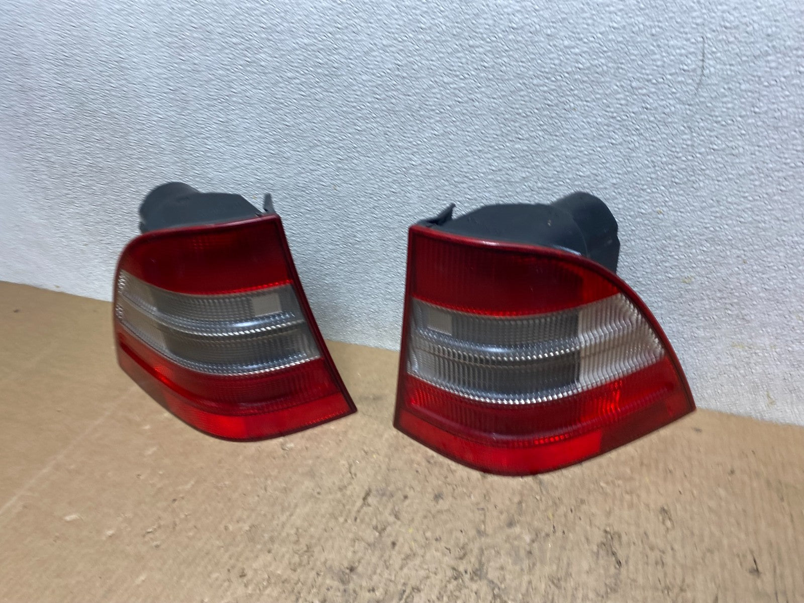 1998 1999 2000 2001 Mercedes ML320 ML-Class Left+Right Tail Lights W8025 DW1