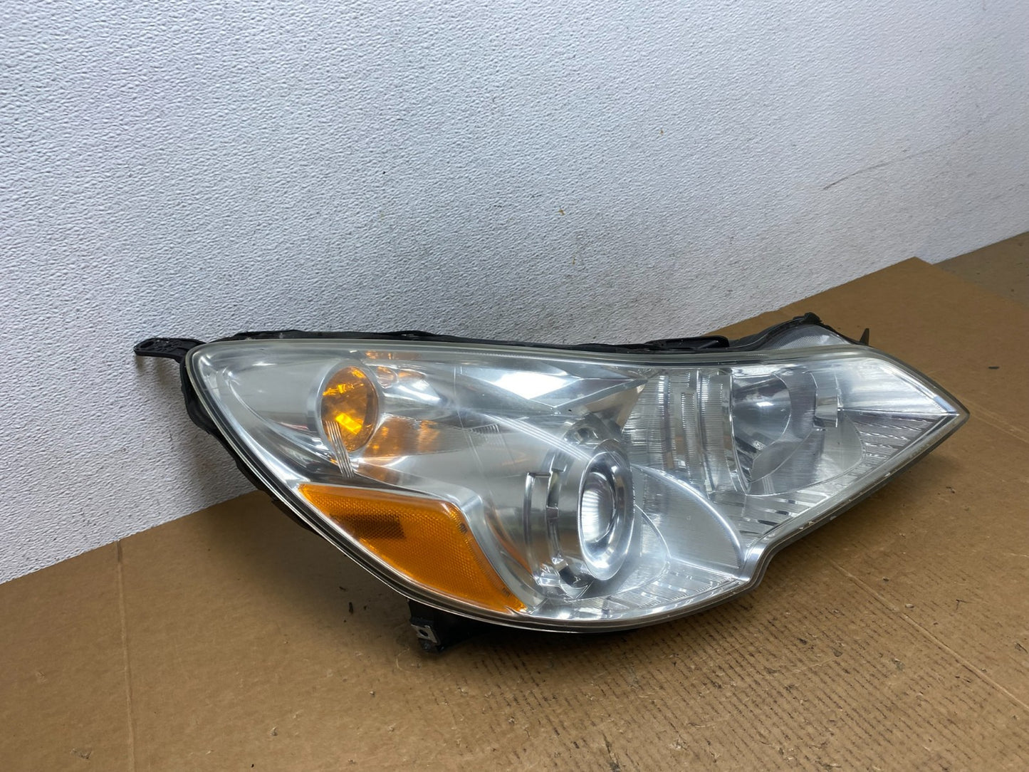 2010-2012 Subaru Legacy Outback Right Passenger Headlight AE0374 DW2