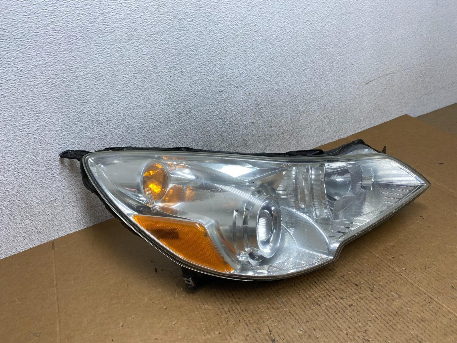 2010-2012 Subaru Legacy Outback Right Passenger Headlight AE0374 DW2