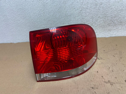 2004-2007 Volkswagen Touareg Right Passenger Side Rh Tail Light AG4186 LK0