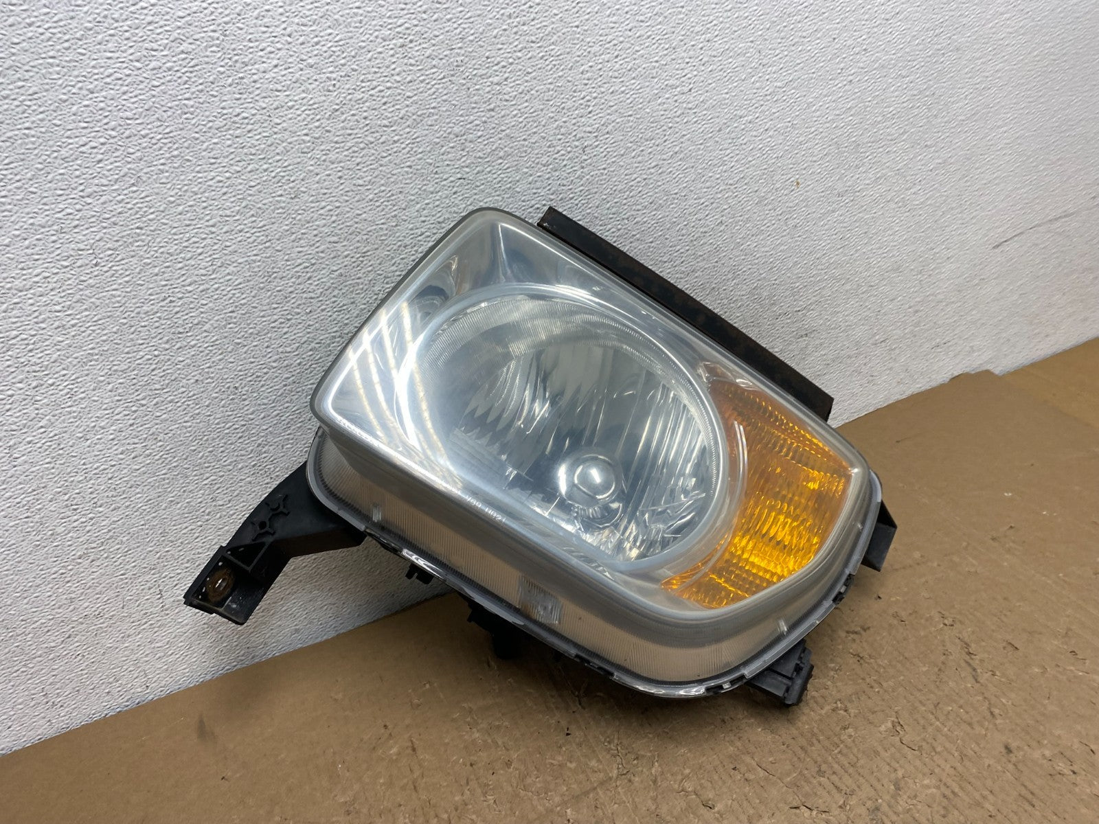 2003 to 2006 Honda Element Left Driver Lh Side Headlight AD8835 DW2