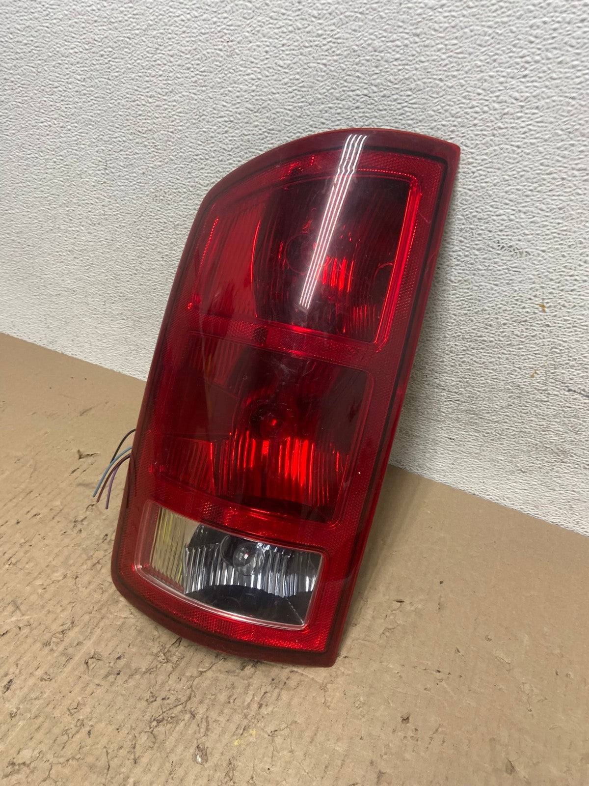 2002 to 2006 Dodge Ram 1500 Left Driver side Tail Light AF7088 LK1