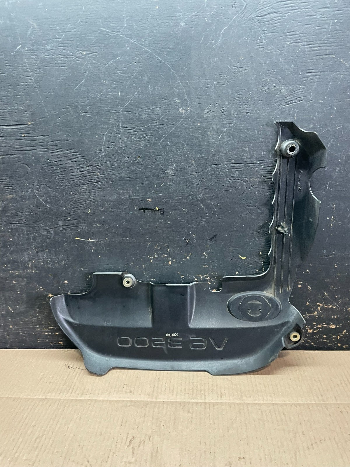 2001 to 2004 Nissan Pathfinder Engine Cover Ornament z8330 DG4