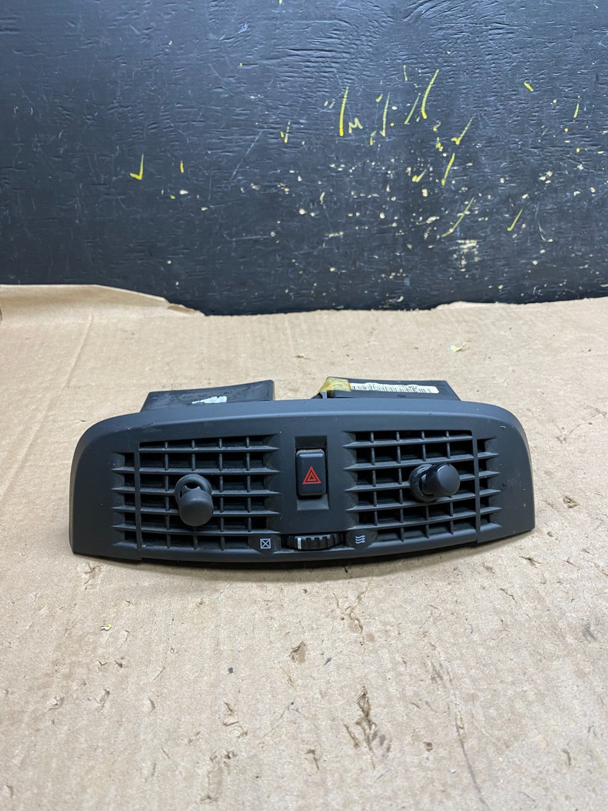 2004 to 2009 Cadillac SRX Front Center Dash A/C Air Vent Z1706 DG0