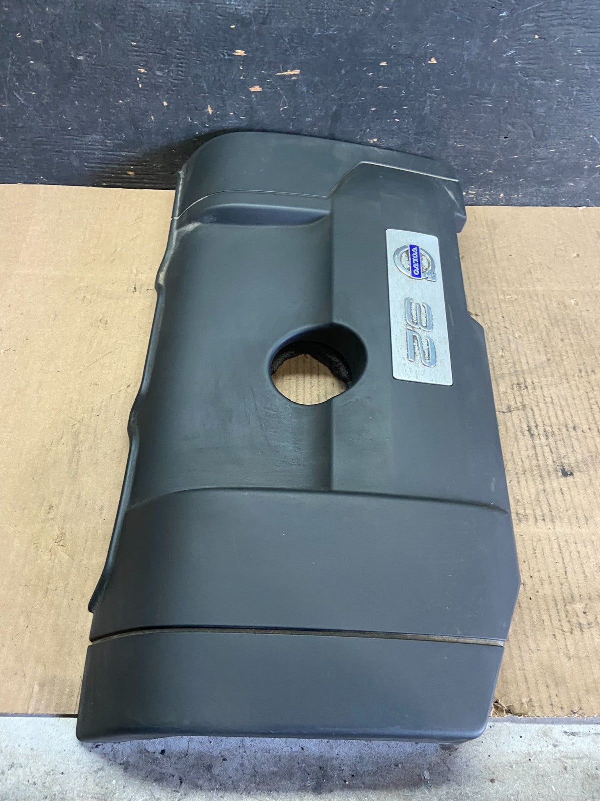 2007 to 2014 Volvo XC90 OEM 3.2L Upper Top Engine Motor Dust Cover Oem p8471 DG3