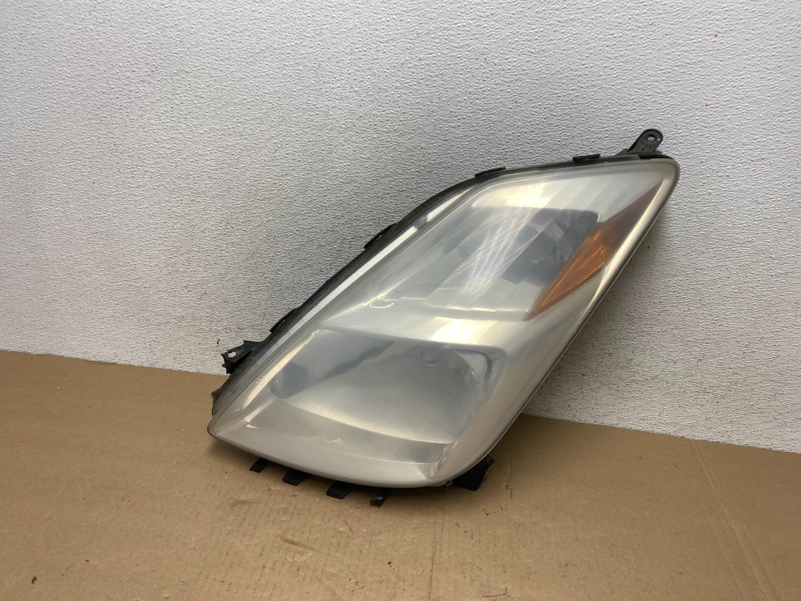 2004 - 2005 Toyota Prius Left Driver Lh Halogen Headlight AG4614 DW0