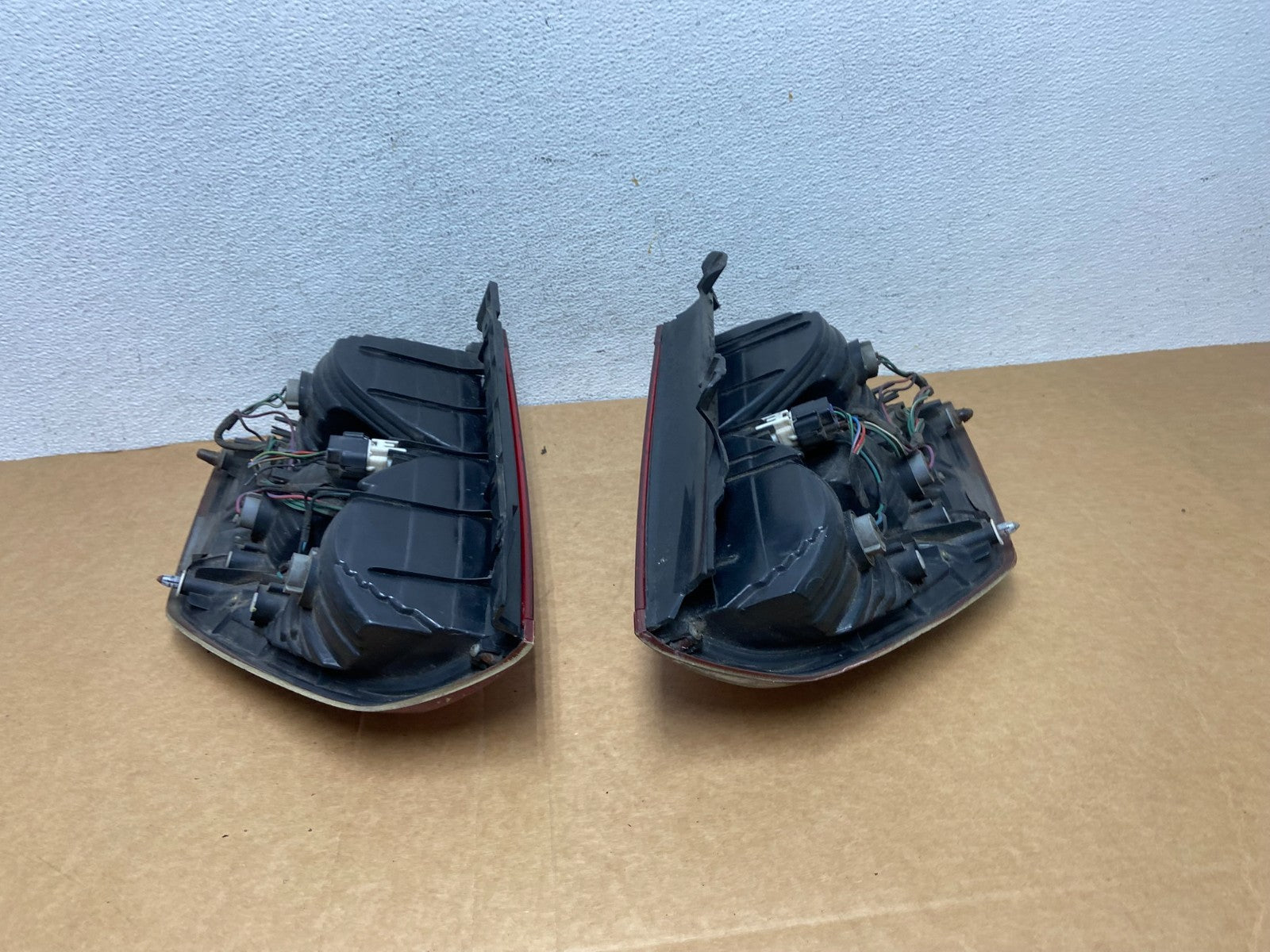 2001-2002 Mitsubishi Montero Left+Right Set Tail Lights AD4416 DG10
