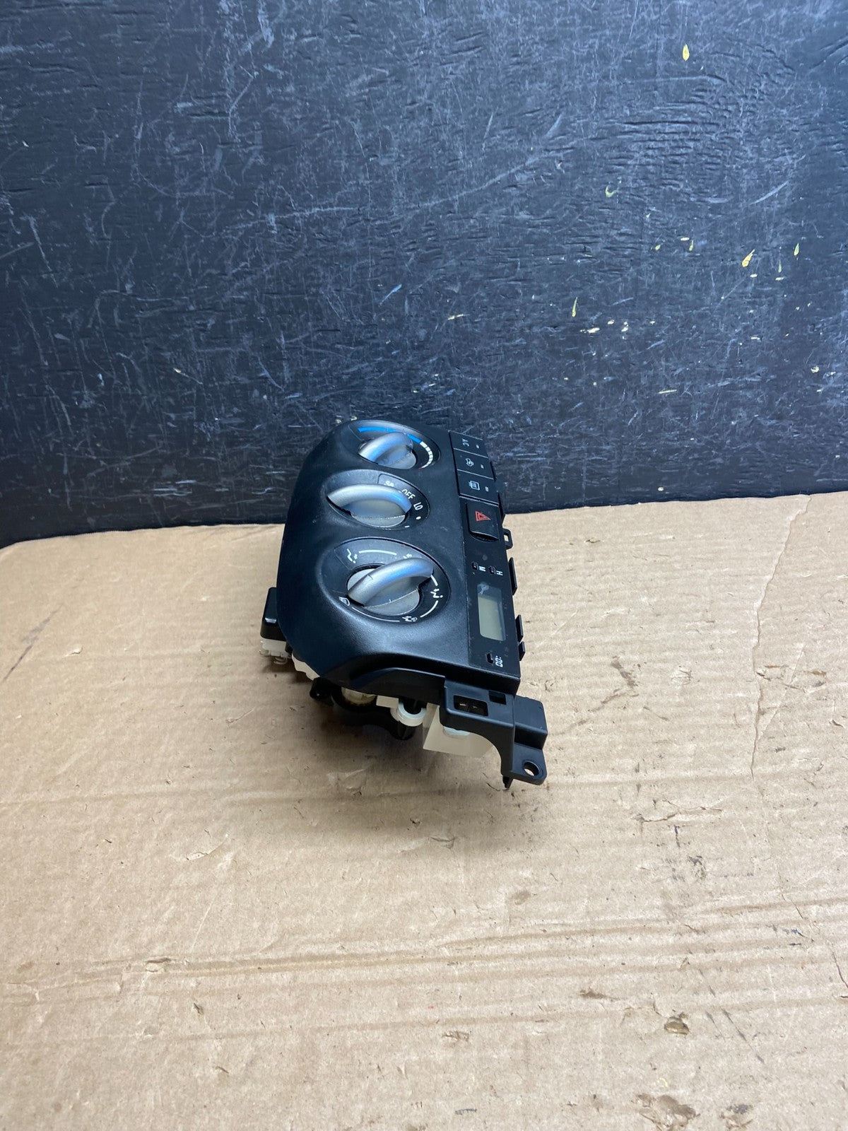2001 - 2003 Toyota RAV4 A/C Heater Climate Control Unit Switch AF2116 DG2
