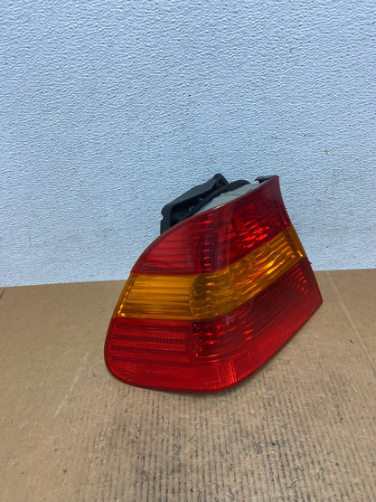 2002 - 2005 BMW 3 E46 Series Left Driver Side Lh Tail Light AE0198 LK2