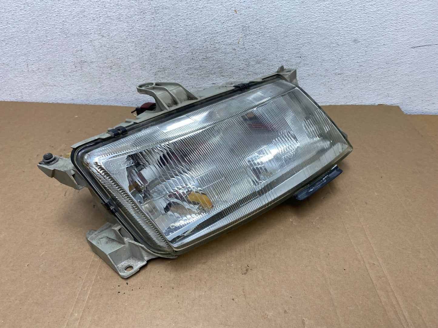 1999 to 2003 Saab 9-3 Front Right Passenger Side Headlight AD7878 DG2