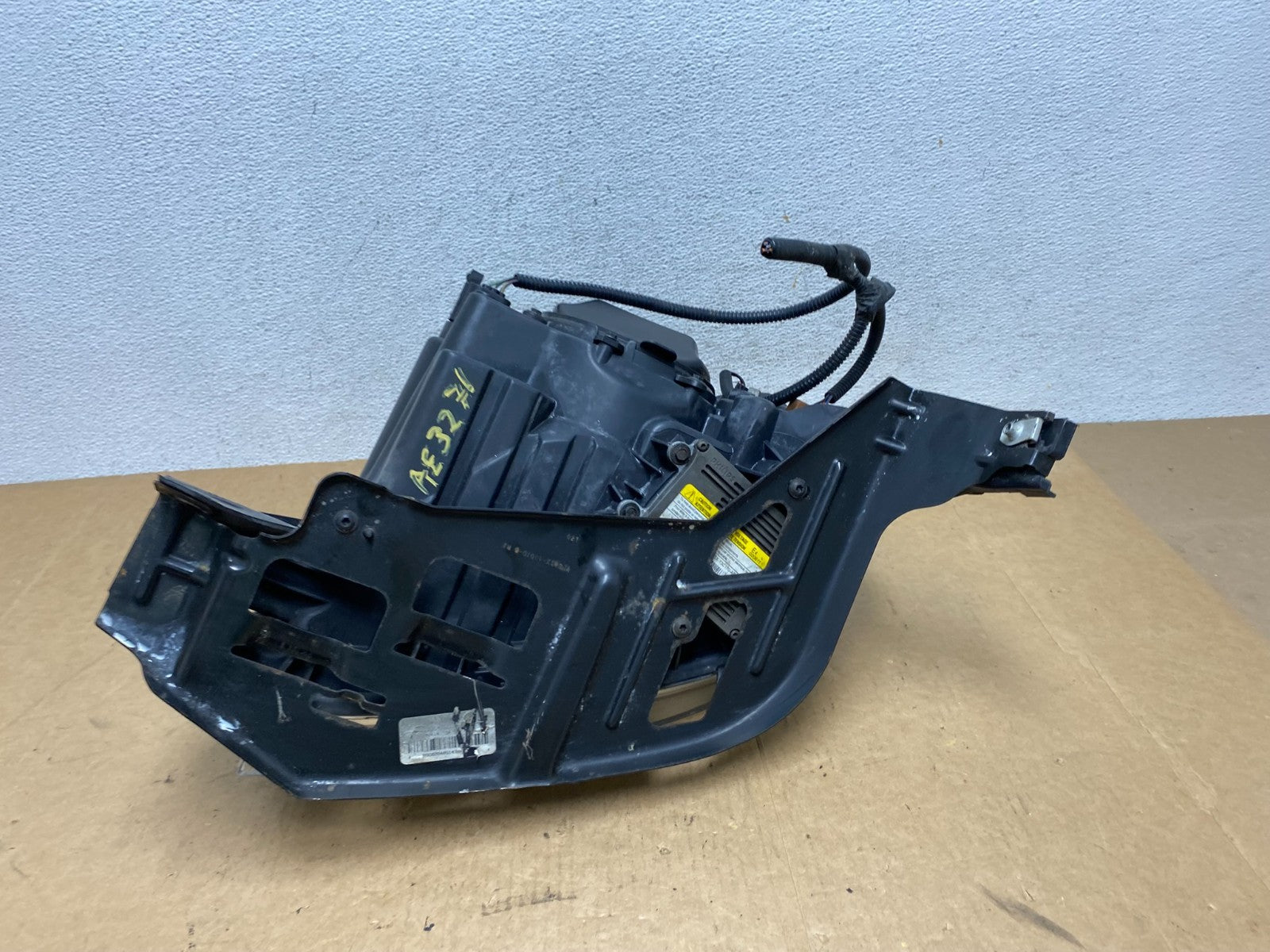 2005 - 2007 Mercury Montego Right Passenger Side Headlight Xenon HID AE3271 DW9