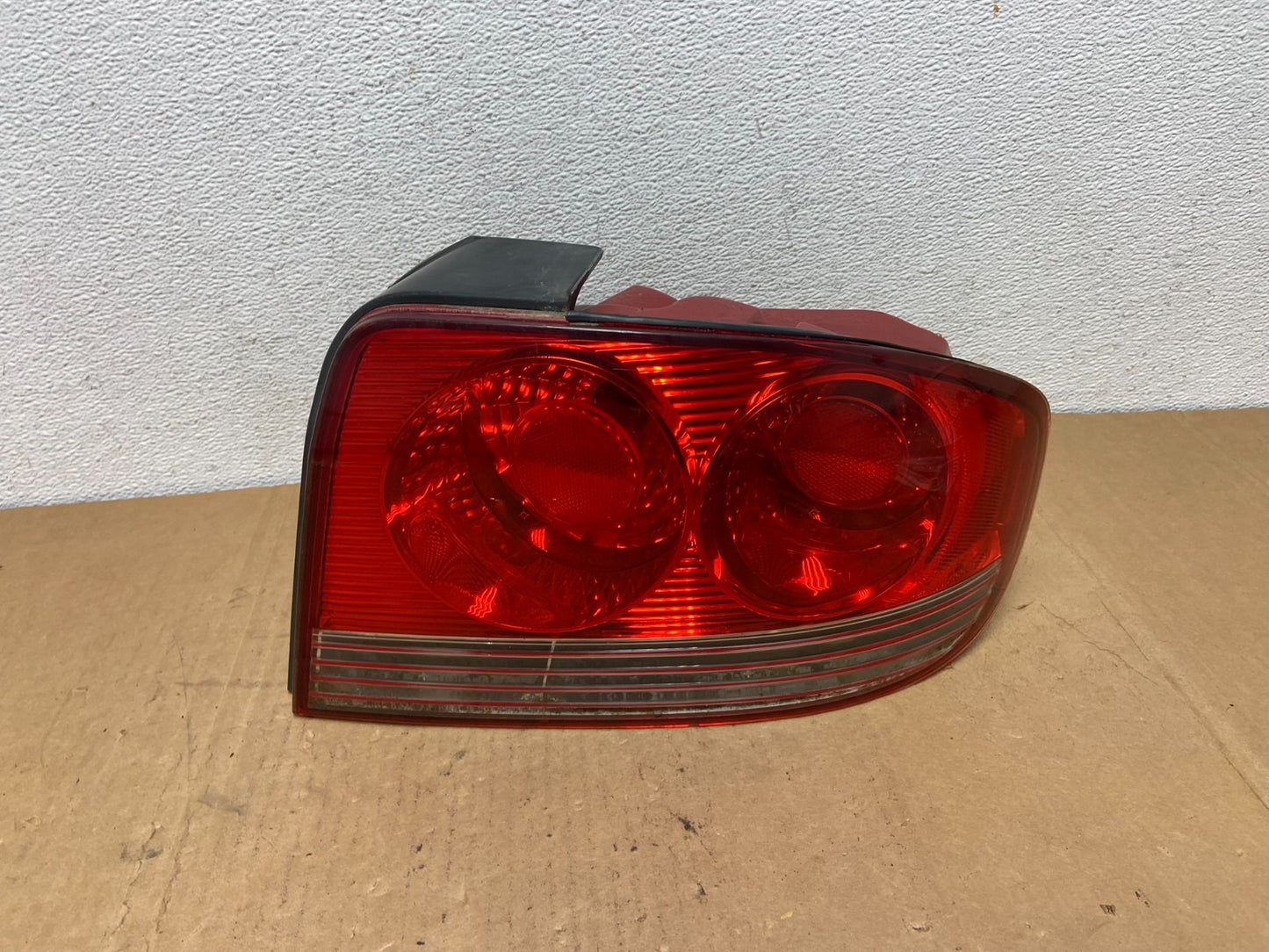 2002 - 2005 Hyundai Sonata Right Passenger RH Side Tail Light AC8506 DW0