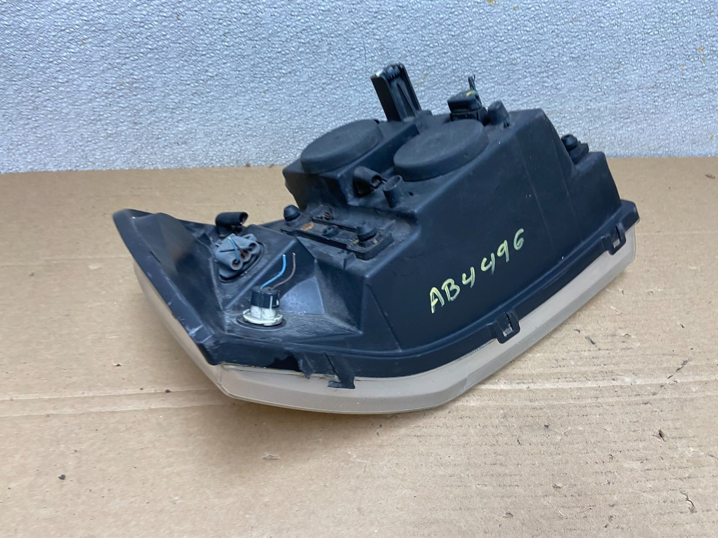 2002 to 2009 Gmc Envoy Left Driver Lh Side Headlight Halogen Oem AB4496 DW7