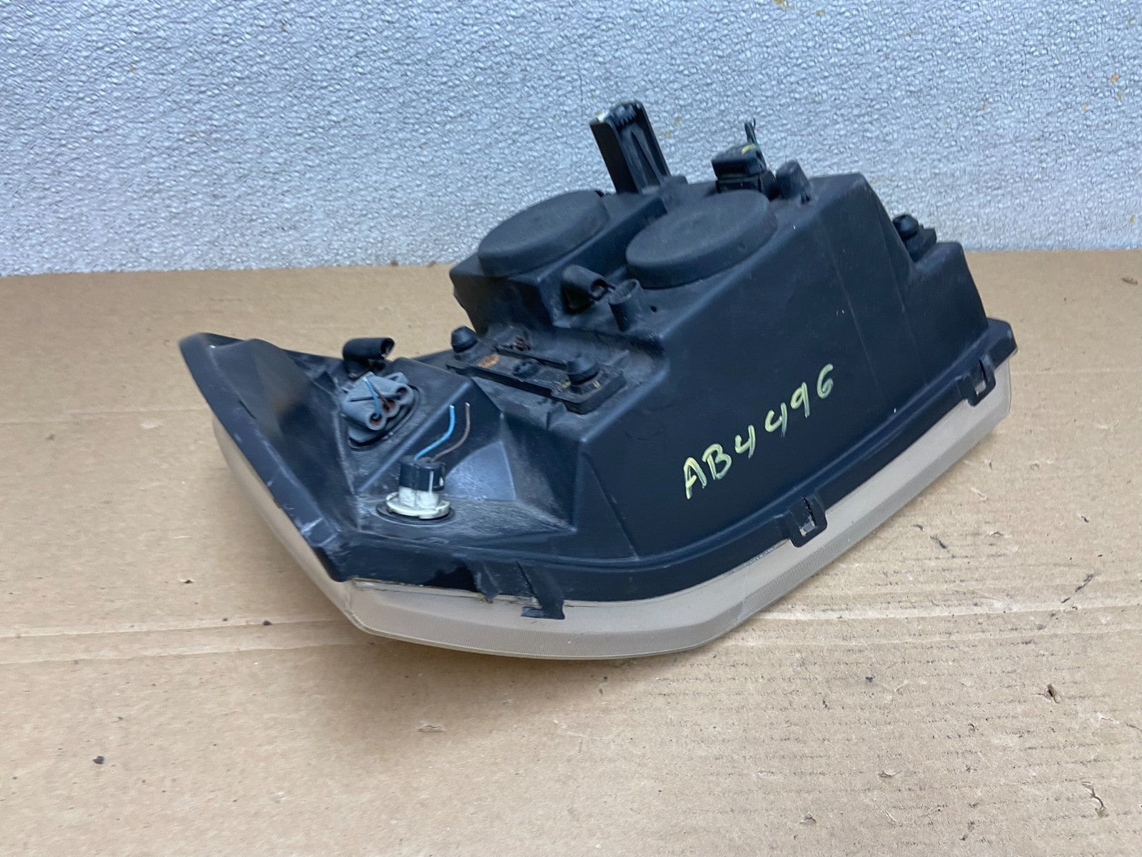 2002 to 2009 Gmc Envoy Left Driver Lh Side Headlight Halogen Oem AB4496 DW7