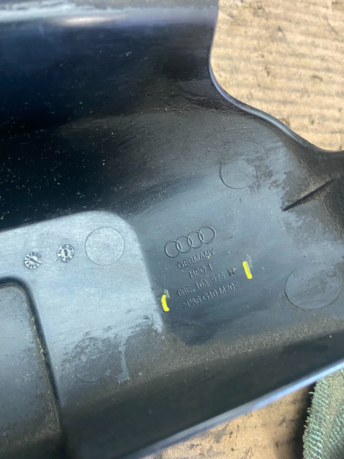 2005 to 2011 Audi A6 3.2L Engine Motor Cover S5929 GD8