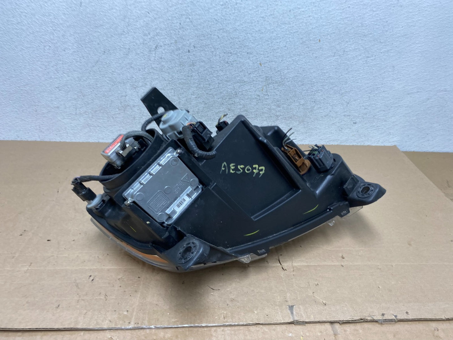 2011-2013 Jeep Grand Cherokee Left Driver LH Xenon Headlight AE5077 DW8