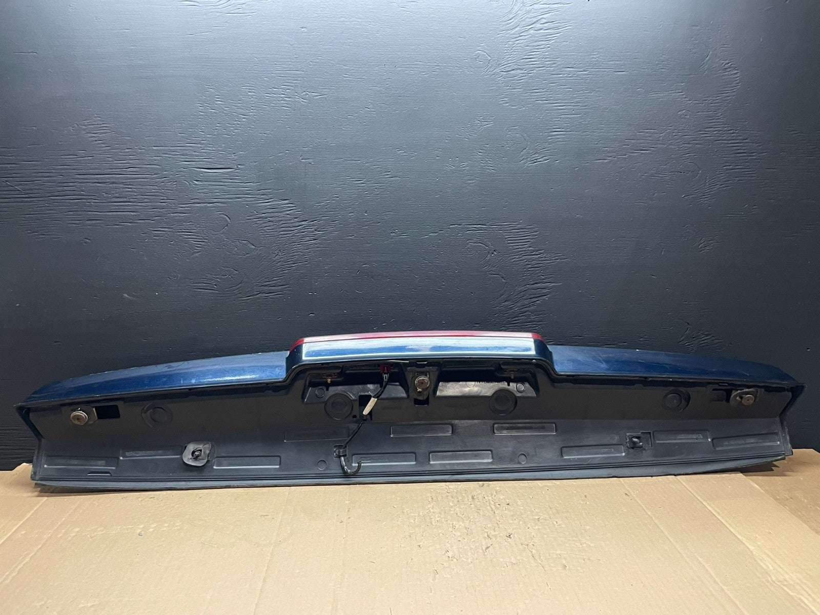 2007-2014 Chevrolet Tahoe Suburban Yukon Spoiler Wing 3rd Brake Light ab3239 DG8