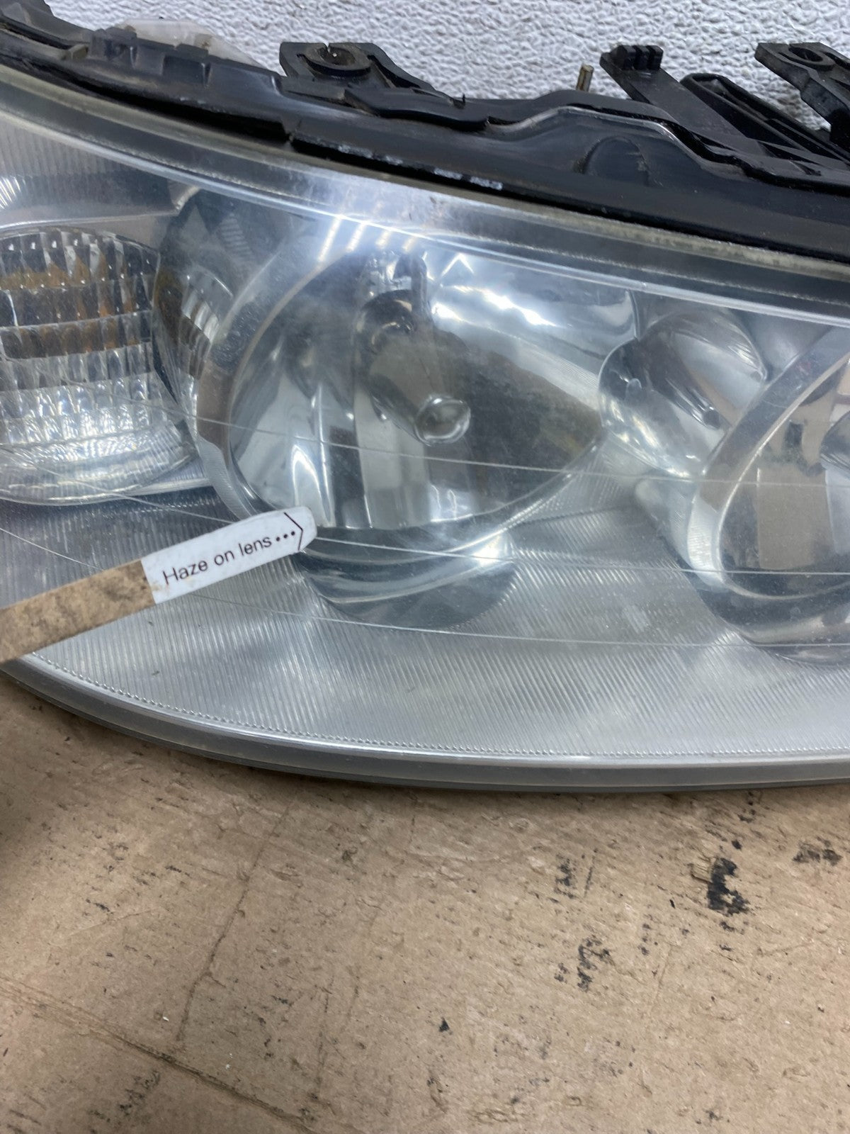 2005 to 2011 Lincoln Town Car Right Passenger Rh Side Headlight AF4721 DW5