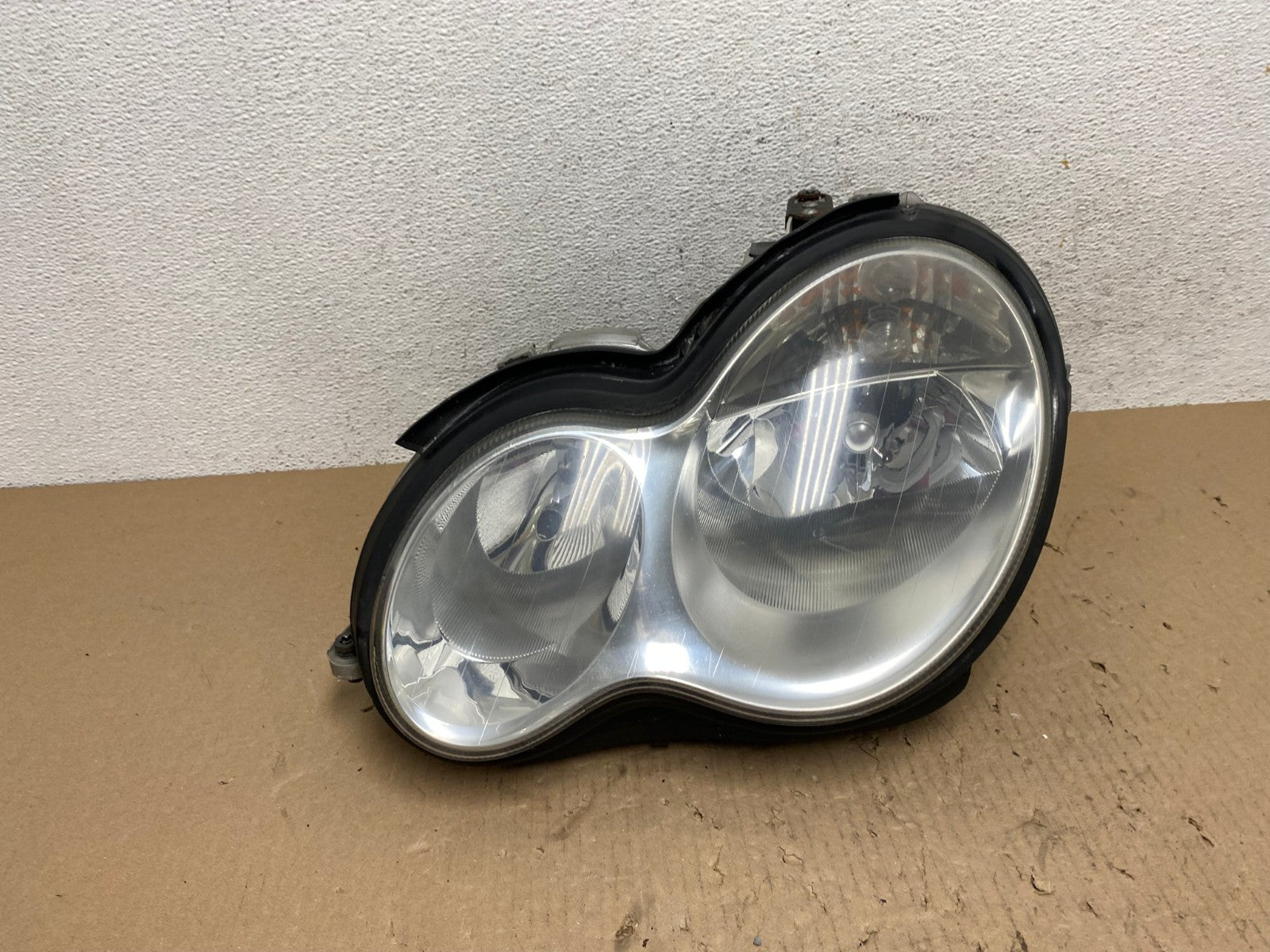 2005 to 2007 Mercedes-Benz C-Class Left LH Side Headlight AE8789 LK0