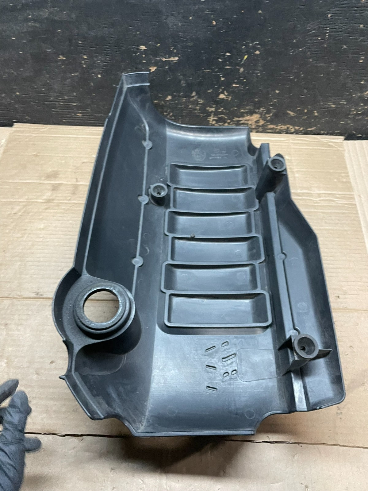 2007 to 2012 GMC Acadia 3.6L VVT Engine Cover Shield V2950 DG7