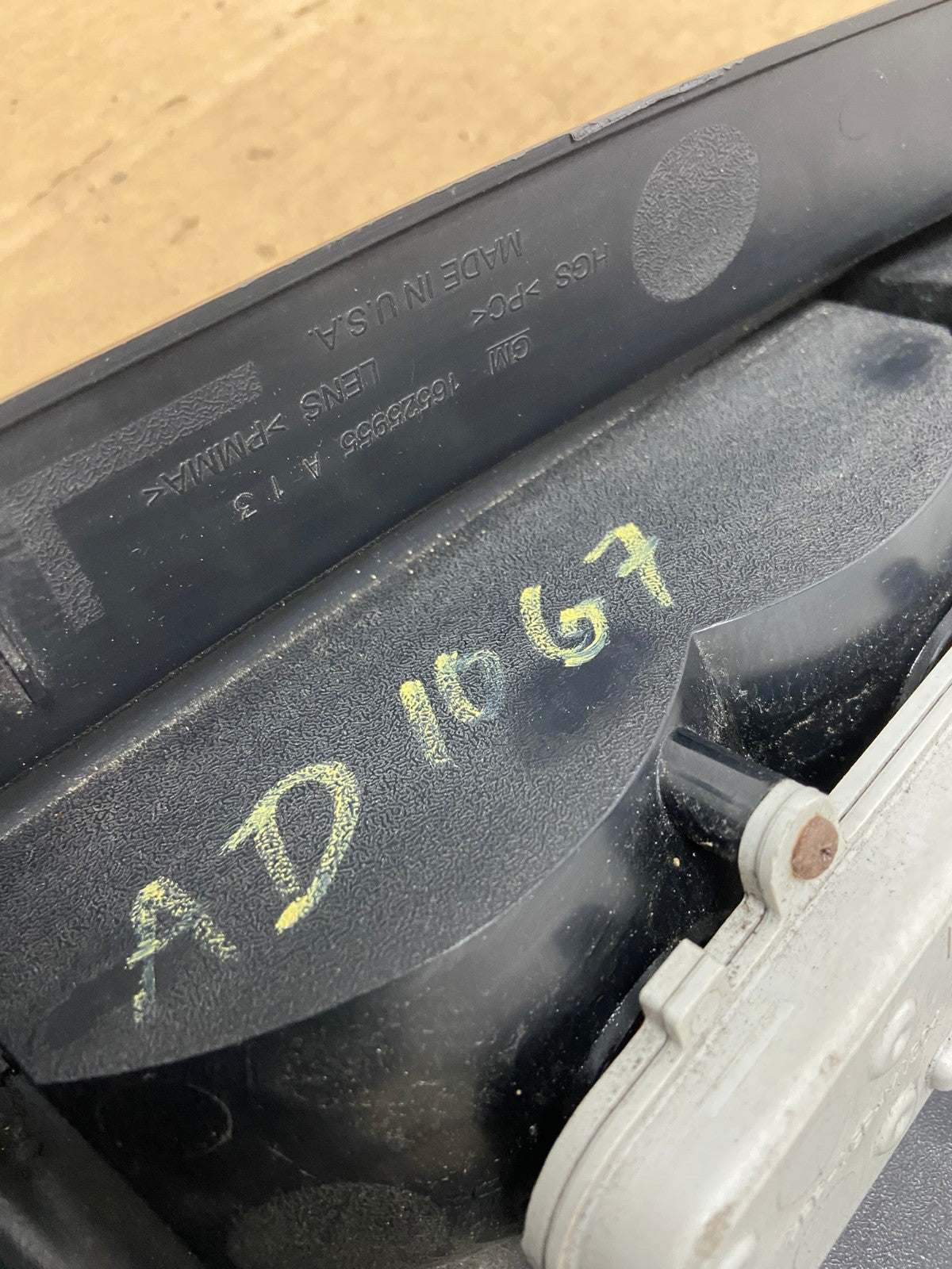 2002 to 2009 Gmc Envoy Left Driver Lh Side Tail Light AD1067 LK8