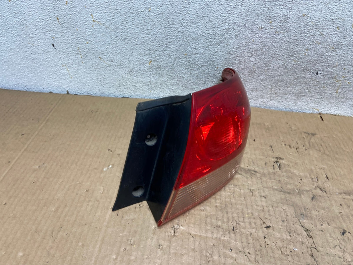 2001 2002 Mazda Millenia Right Passenger RH Side Tail Light AI8230 LK2