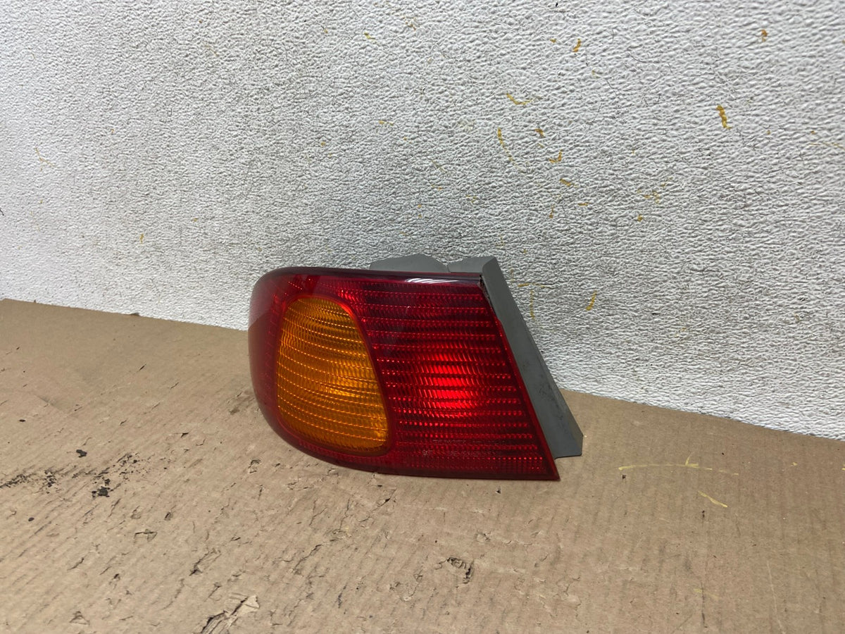 1998 1999 2000 Toyota Corolla Left Driver Lh Side Tail light AH6032 LK2