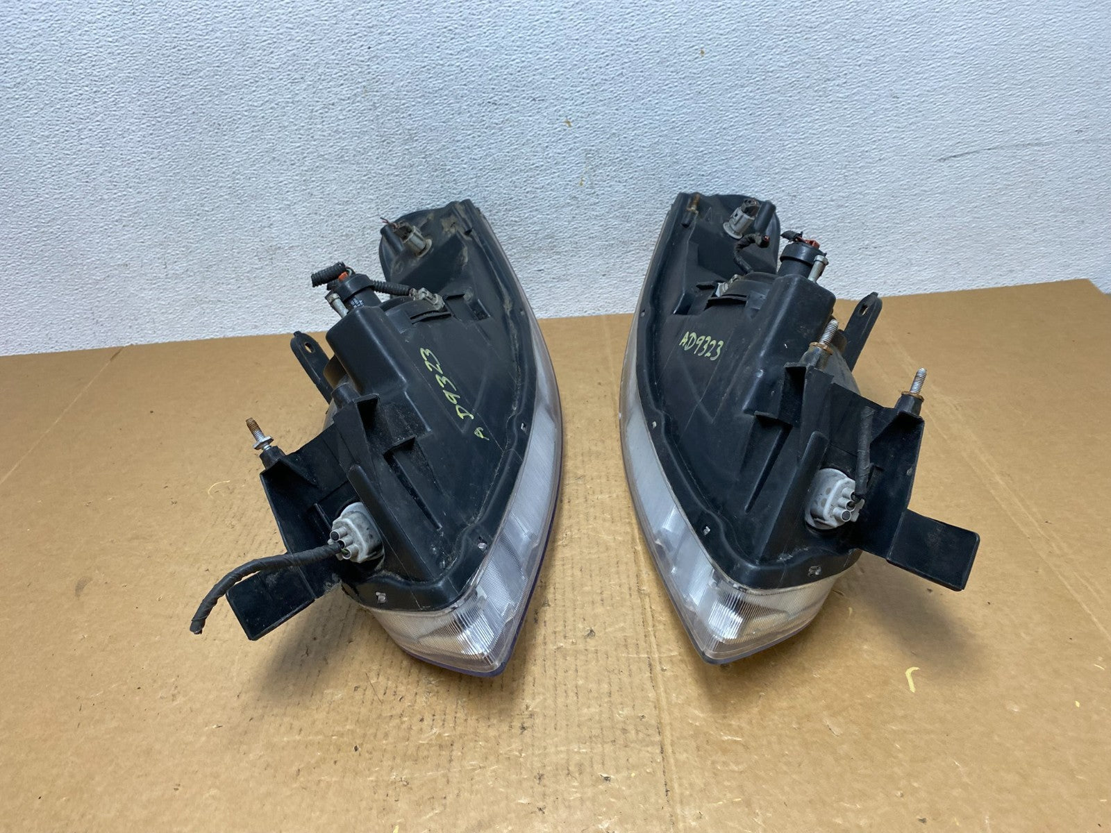 Sedan 2000 2001 Nissan Altima Headlights Left+Right AD9323 DW7