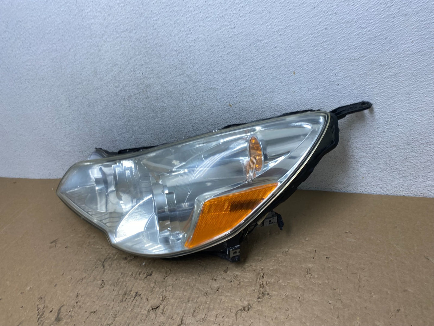 2010 2011 2012 Subaru Legacy Outback Left Driver Halogen Headlight AF8420 DW1