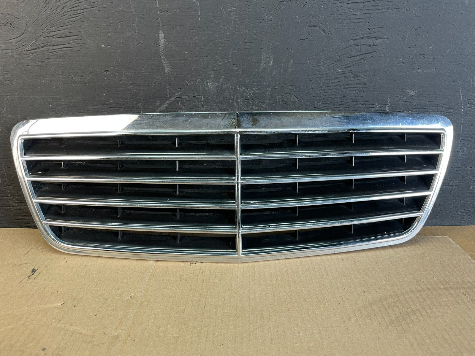 2000 to 2003 Mercedes Benz E-Class E320 E55 Front Upper Grill Grille AB79960