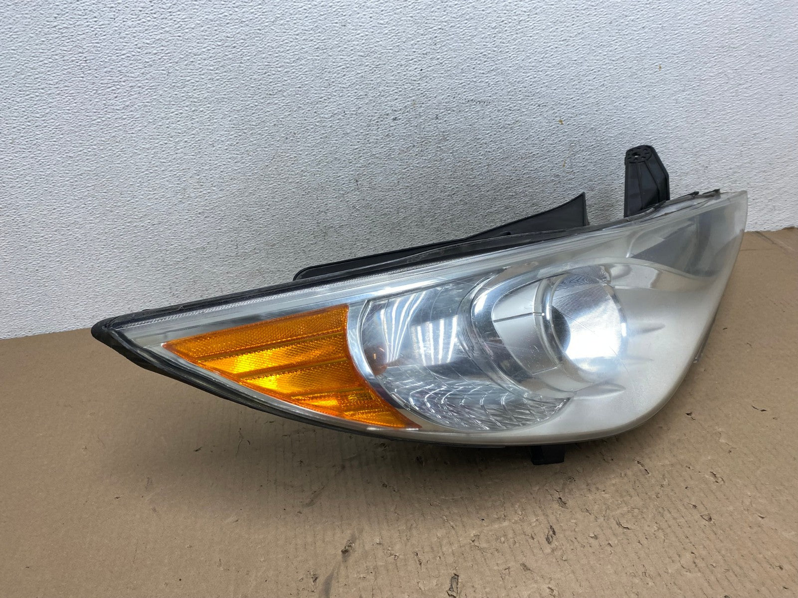 2011 - 2014 Hyundai Sonata Right Passenger Rh Side Headlight Halogen AE8832 LK2