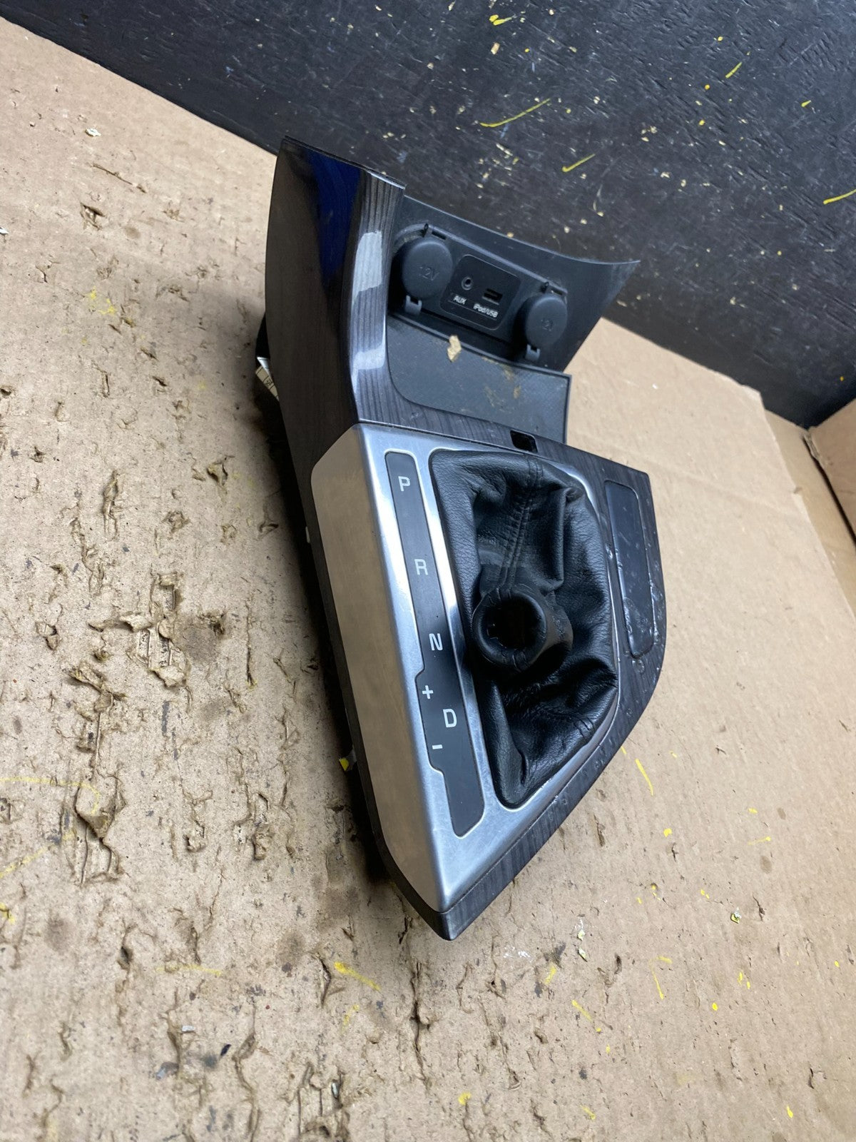 2011 to 2013 Kia Optima Center Console Shifter Gear AUX USB Floor Bezel T8594 DG1