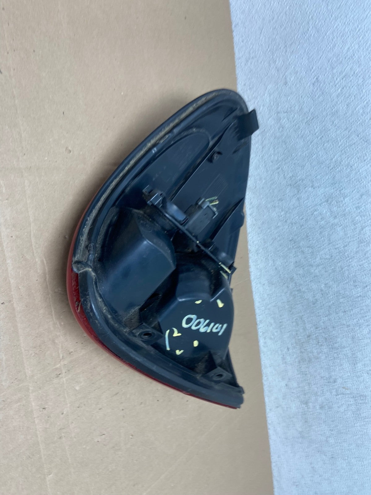 2004 to 2007 Dodge Grand Caravan Left Driver Lh Tail Light AE4929 LK4