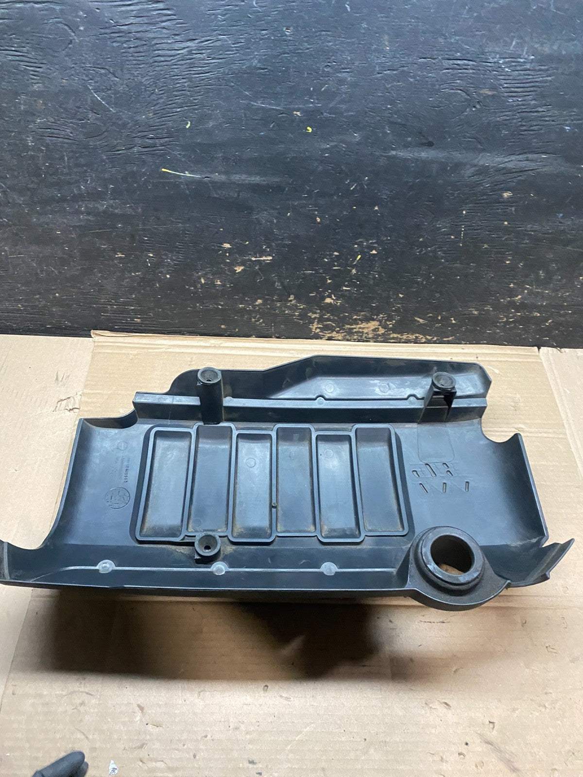 2007 to 2008 GMC Acadia 3.6L VVT Engine Cover Shield OEM v2666 DG5