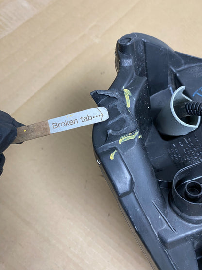 2016 - 2018 Nissan Sentra Front Right Passenger RH Xenon HID Headlight AH0576 DG5