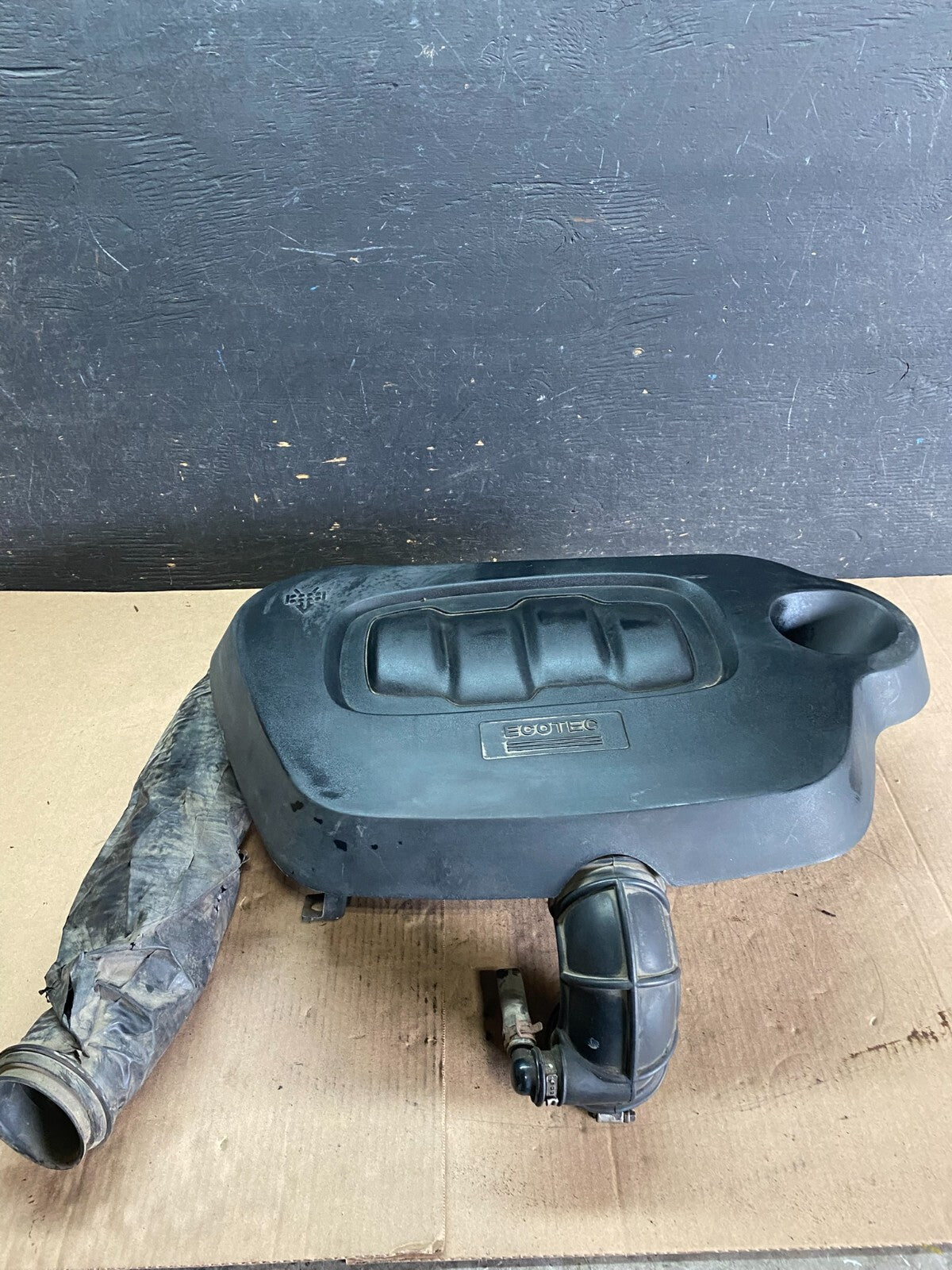 2006 to 2011 Chevrolet HHR Engine Motor Cover Shield n5440 DG0