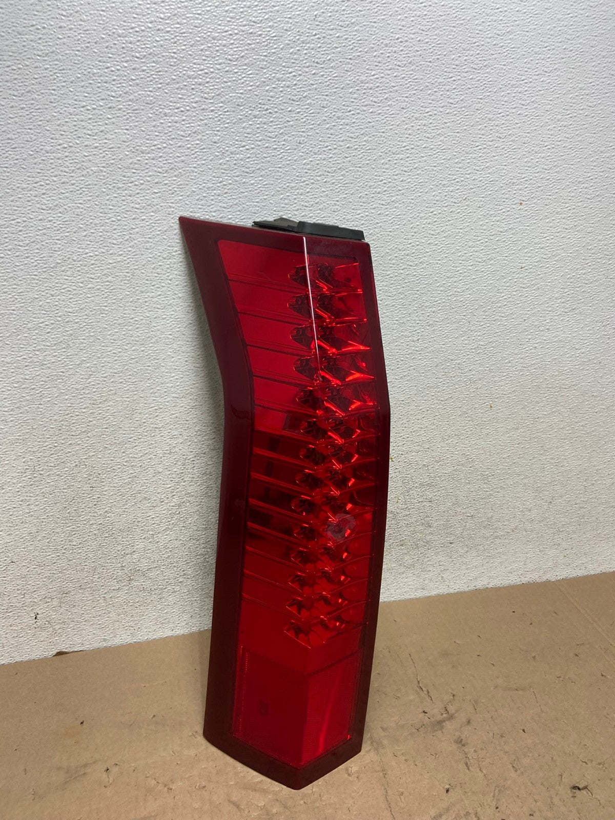 2004 to 2009 Cadillac Srx Left Driver LH Side Tail Light AG5483 LK2