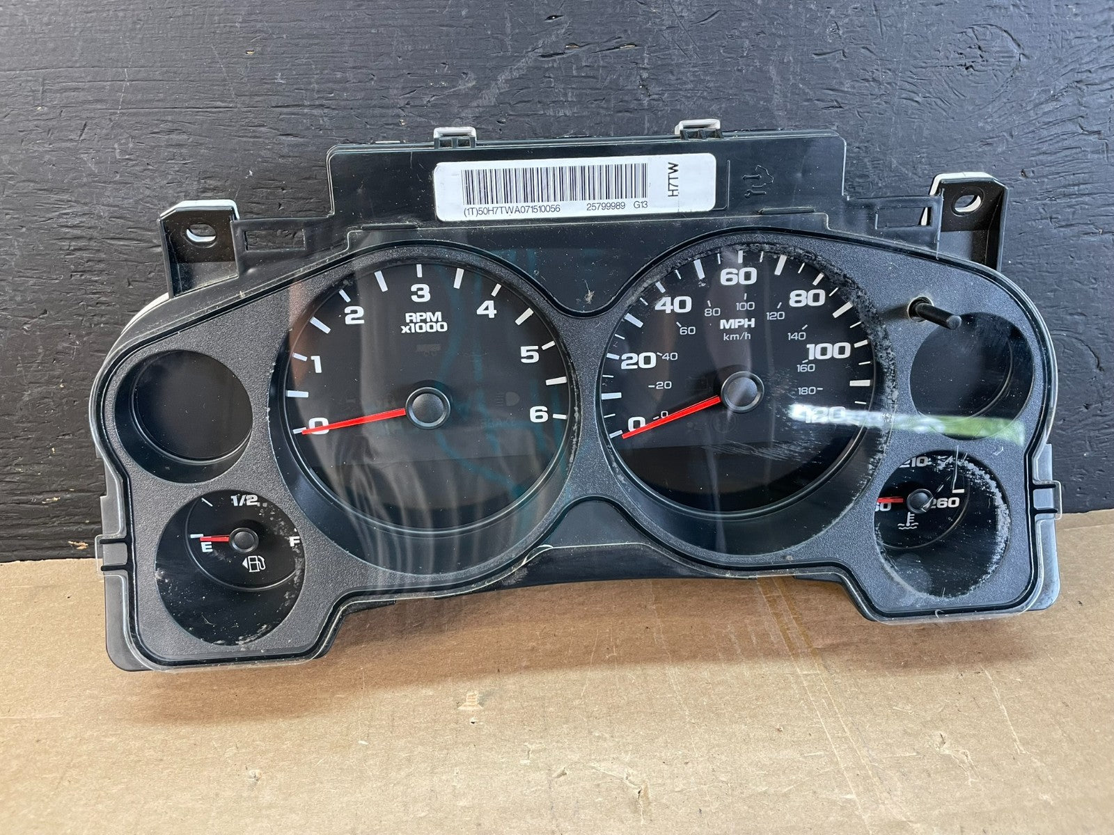 2007 to 2013 Chevrolet Silverado Suburban Cluster Gauge Speedometer OE ac4946 DG0
